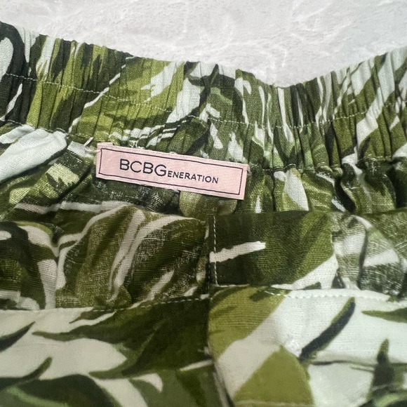 BCBGeneration Green Leaf Print A-Line Skirt - Picture 4 of 6